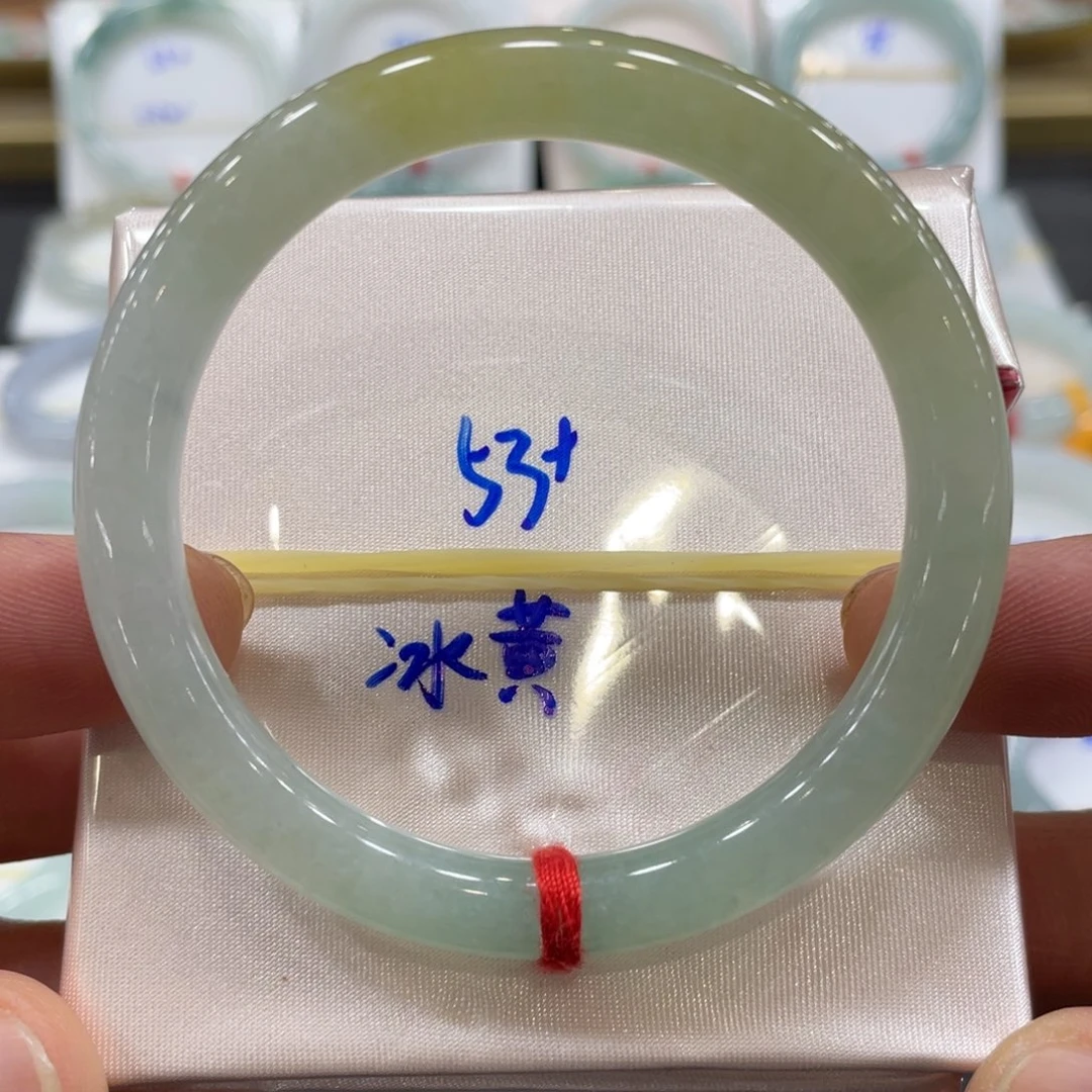 翡翠手镯未镶嵌翡翠手镯