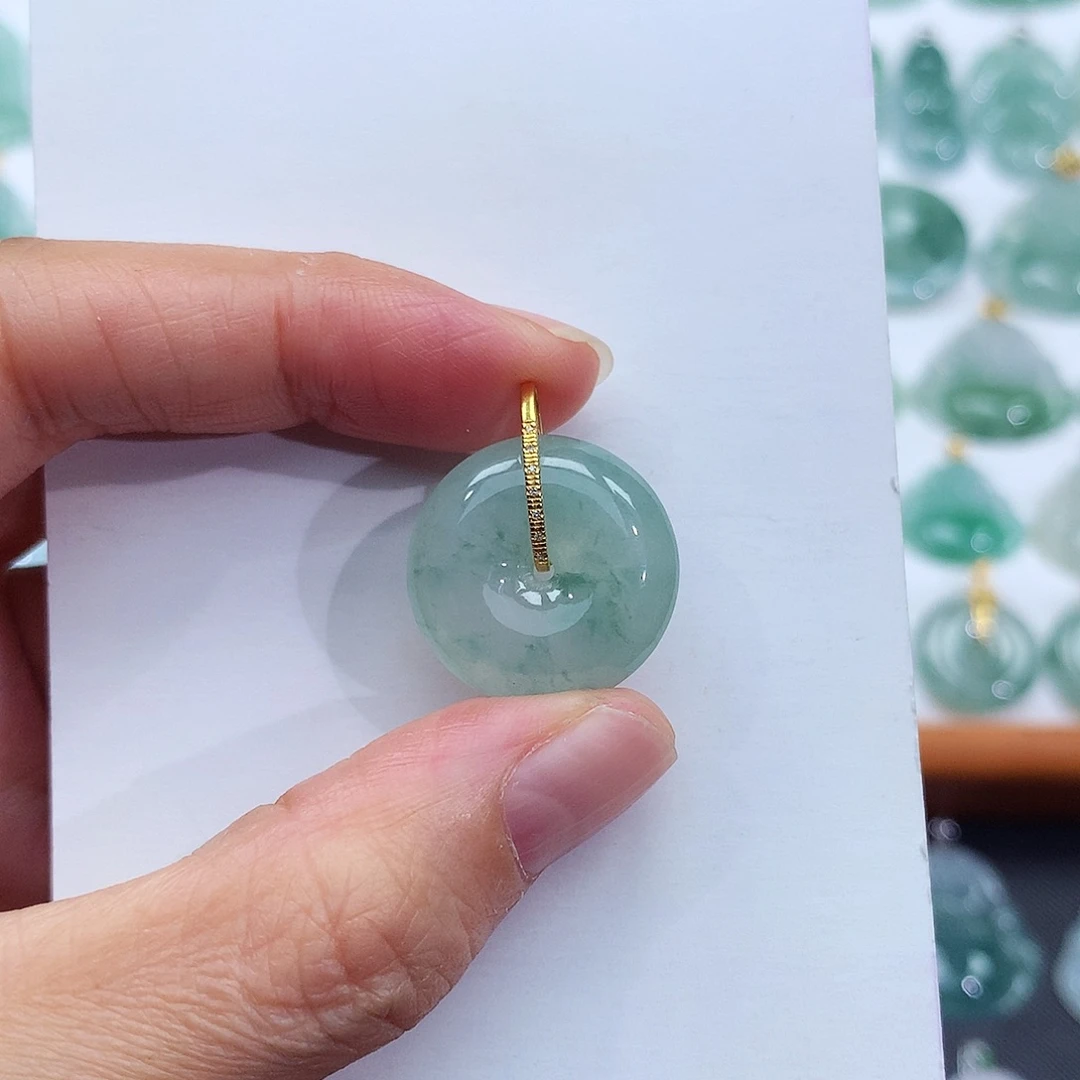 颈饰18K金镶嵌翡翠翡翠吊坠