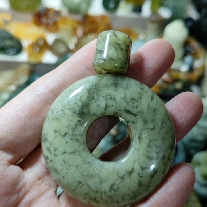 岫玉未镶嵌平安扣