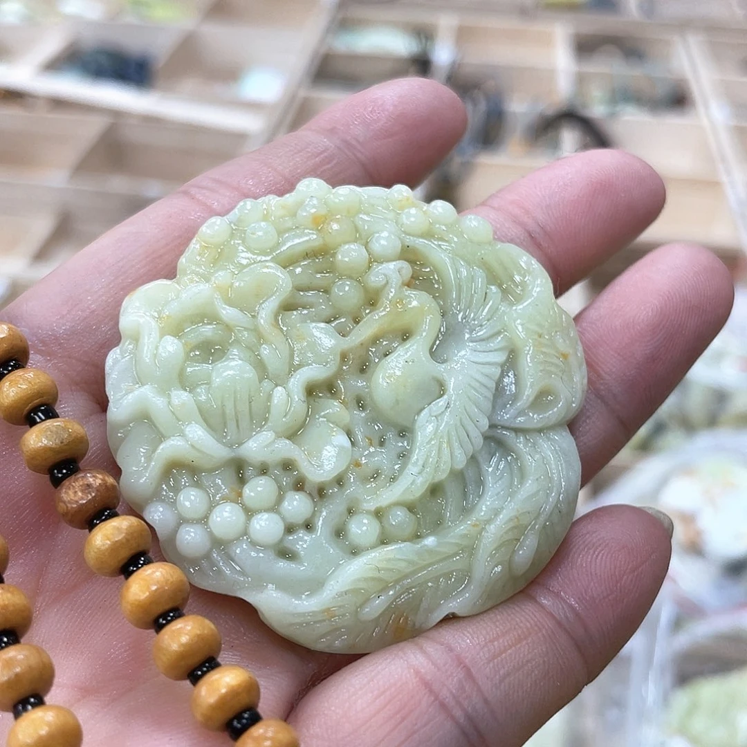 蛇纹石玉颈饰未镶嵌