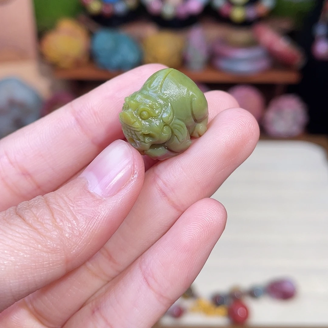 玛瑙/玉髓未镶嵌珠宝半成品盐源玛瑙青绿色貔貅