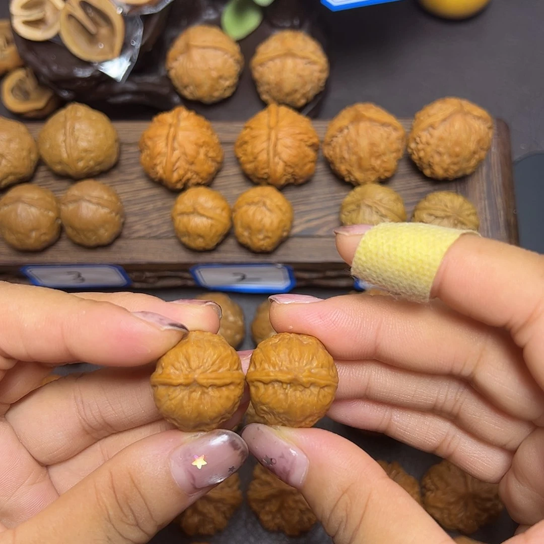 文玩核桃把件瓷娃娃22