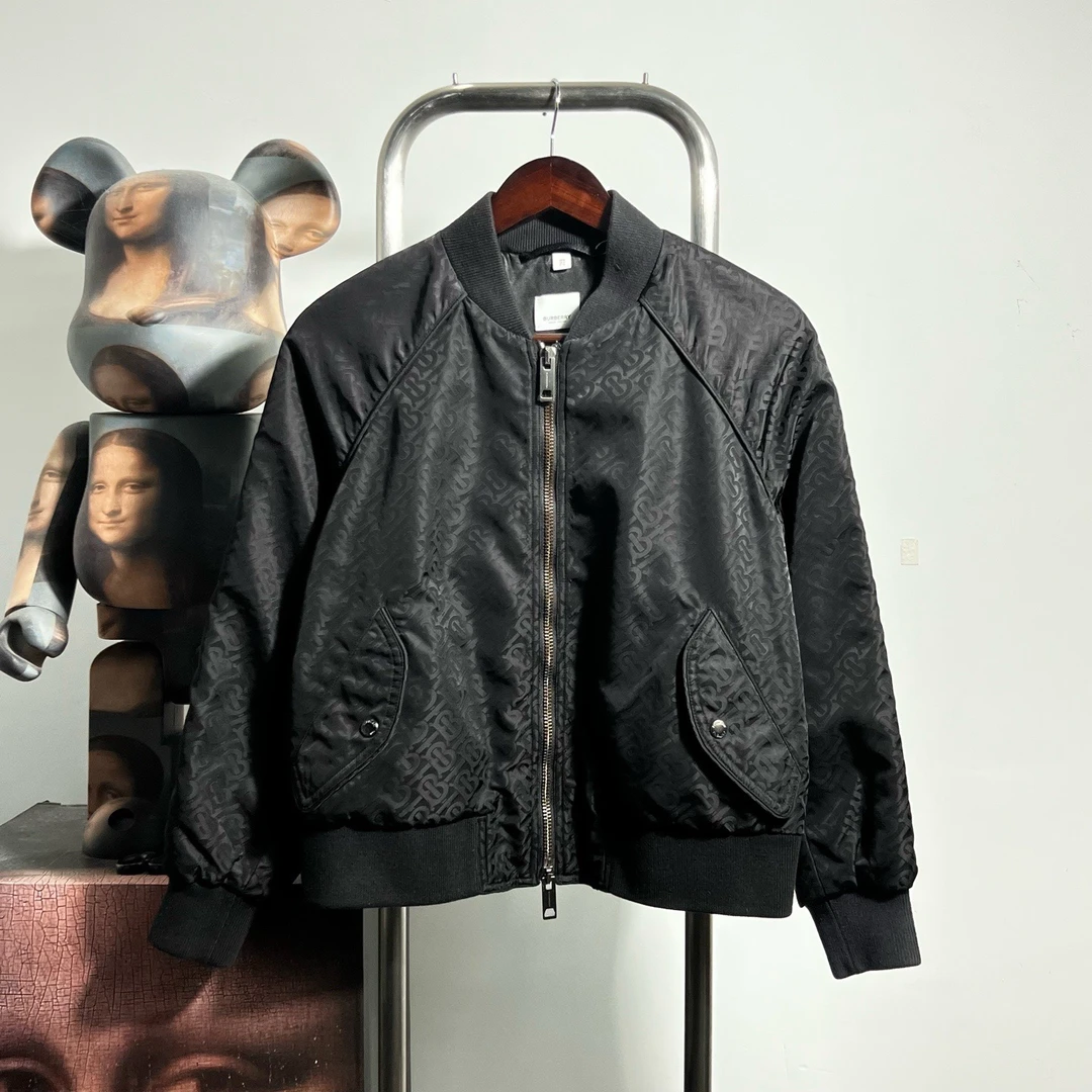 99新 BURBERRY/博柏利 满印飞行员夹克V1105尺码：UK6胸围52衣长58