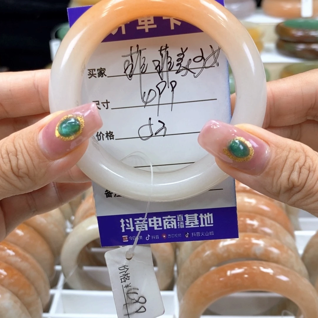 菲***女石英岩玉手镯未镶嵌