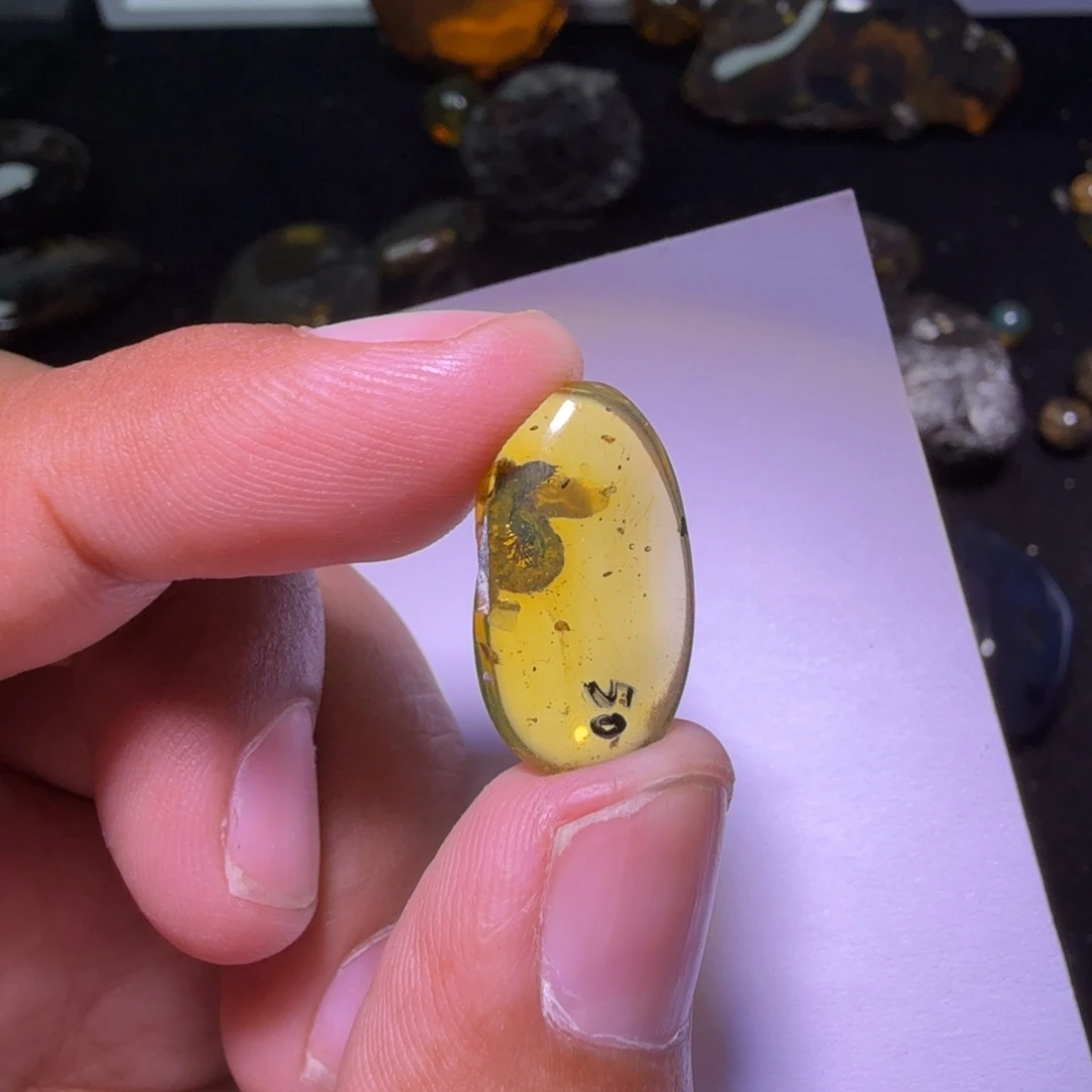 雪***巅琥珀未镶嵌裸石，，