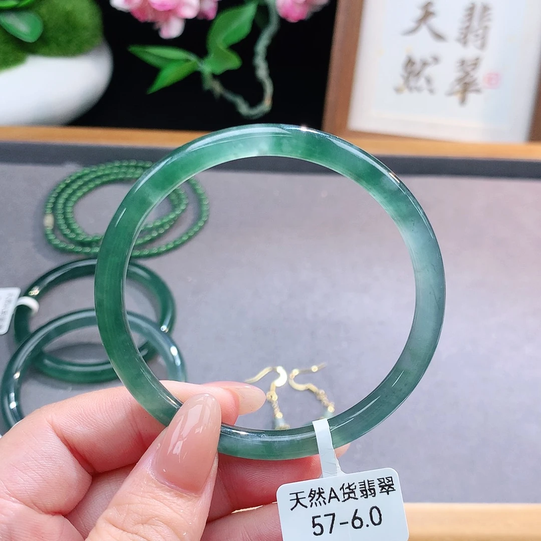 未镶嵌手镯（圆镯）翡翠