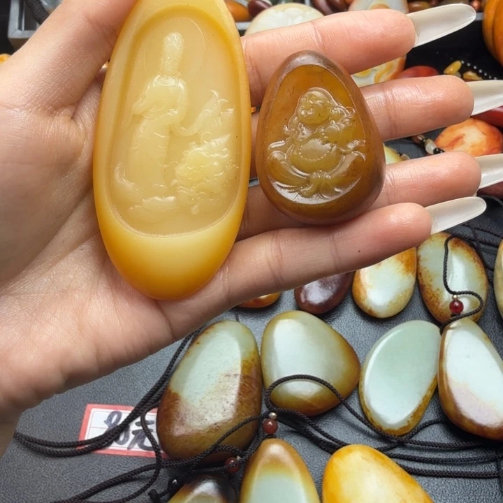 商***帮和田玉未镶嵌颈饰