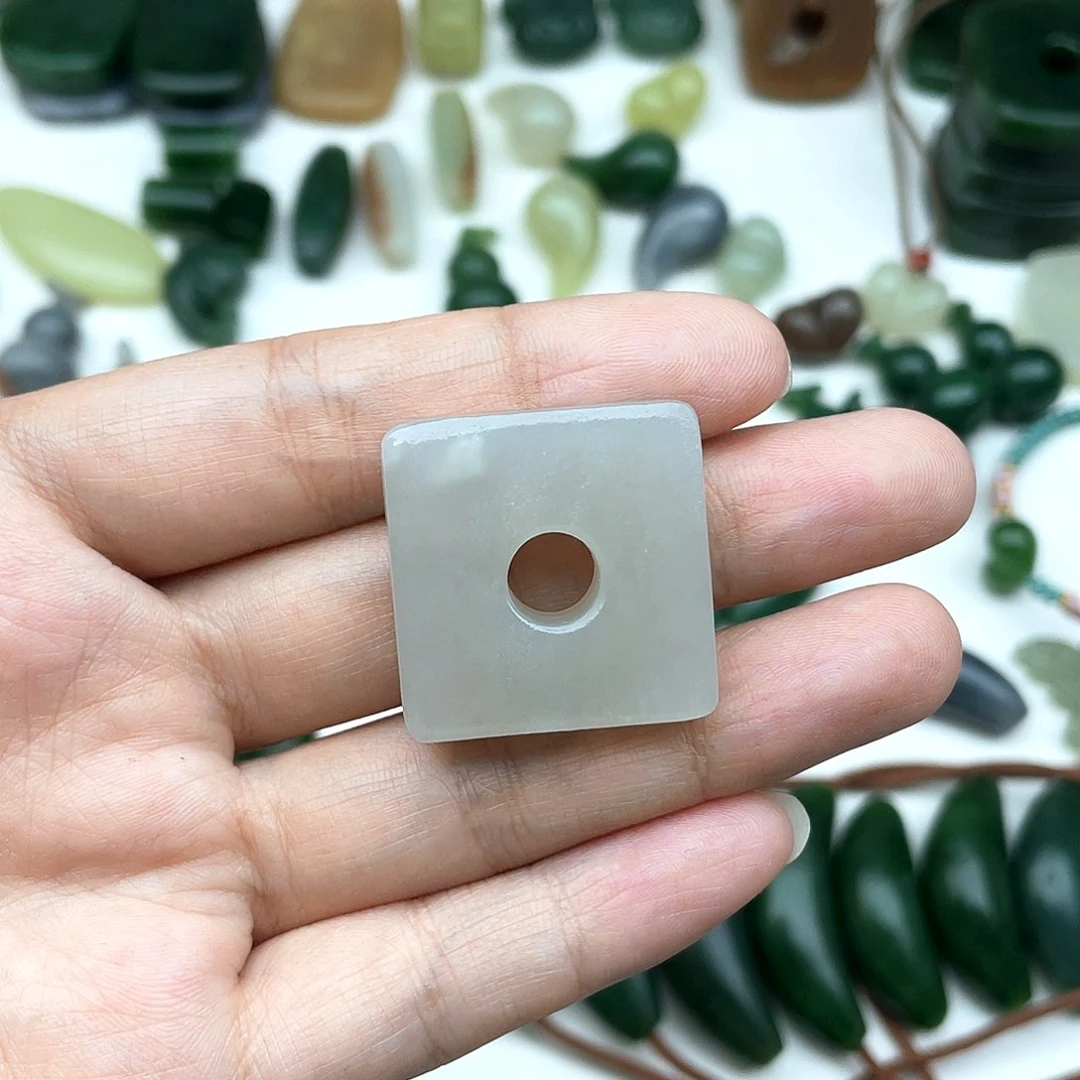 颈饰未镶嵌和田玉