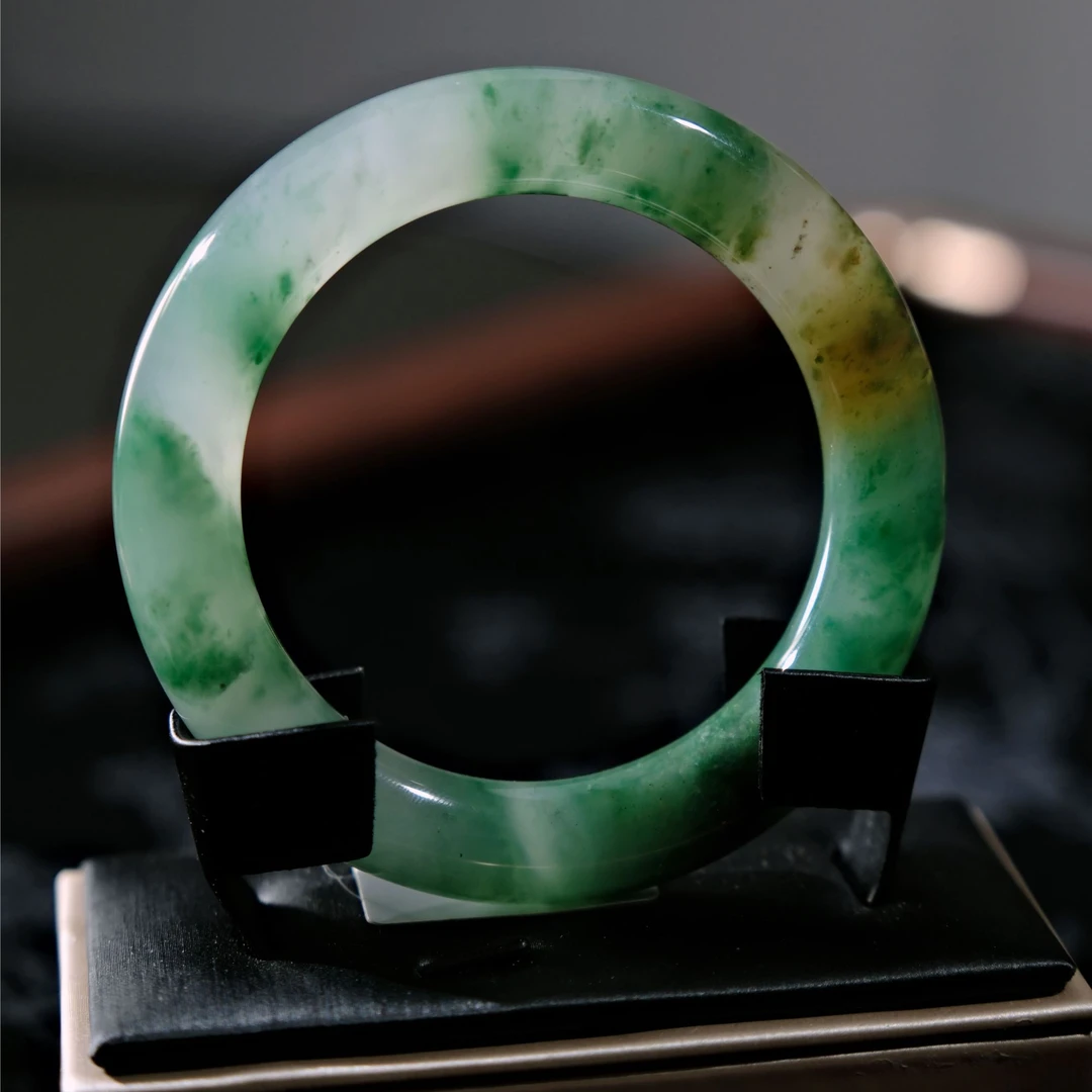 高端石英质玉非洲翠黄加绿高冰飘花手镯