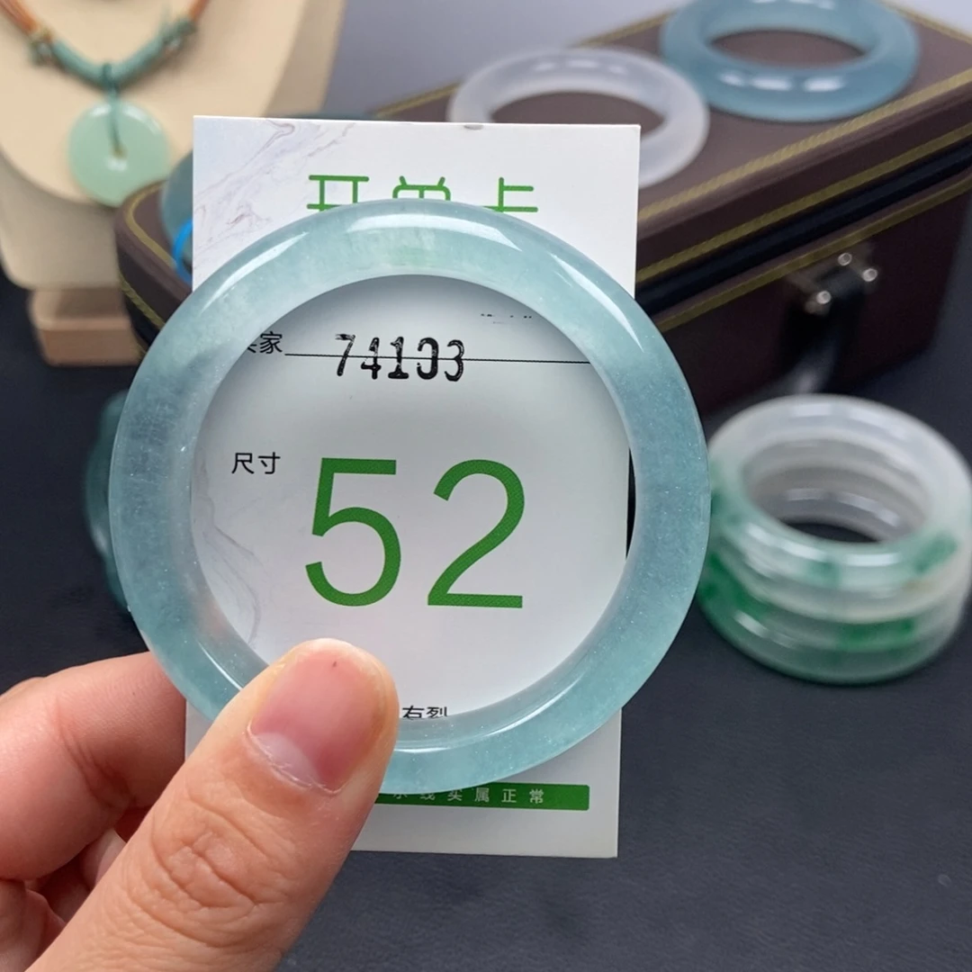 未镶嵌手镯石英质玉