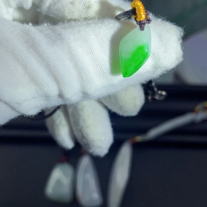 翡翠未镶嵌挂件片料