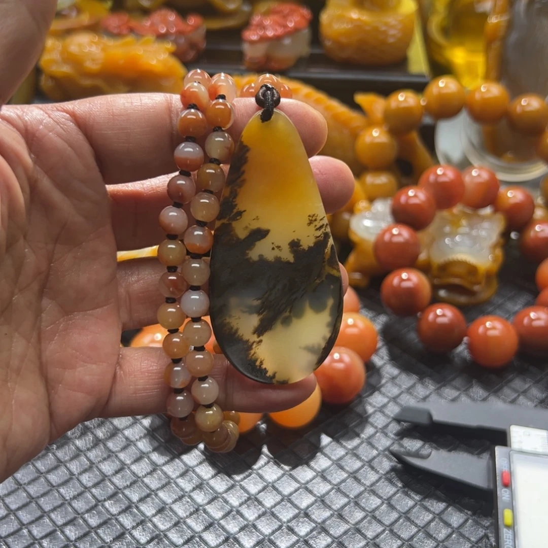 石英质玉未镶嵌颈饰