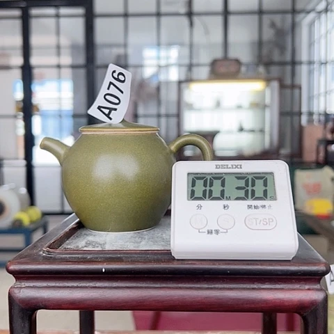 立***傅076 months later and