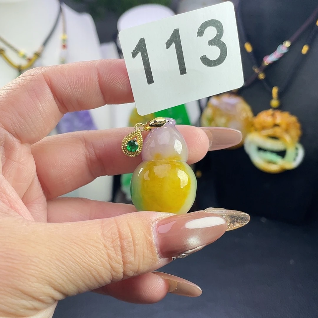 翡翠未镶嵌吊坠(赠链)