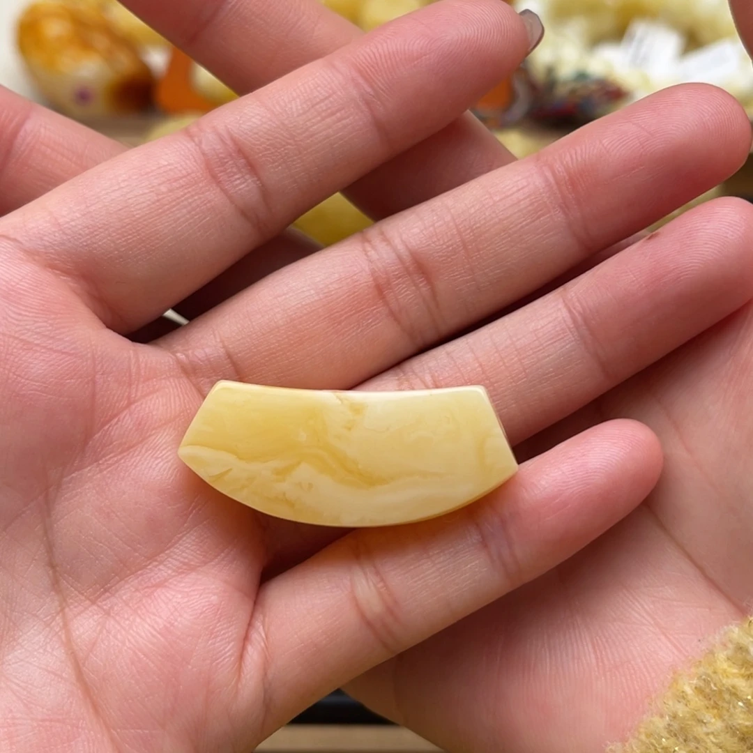 琥珀未镶嵌裸石蜜蜡吊坠笑