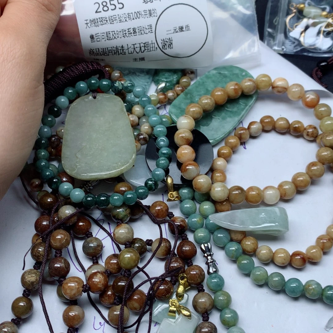 翡翠颈饰未镶嵌手串