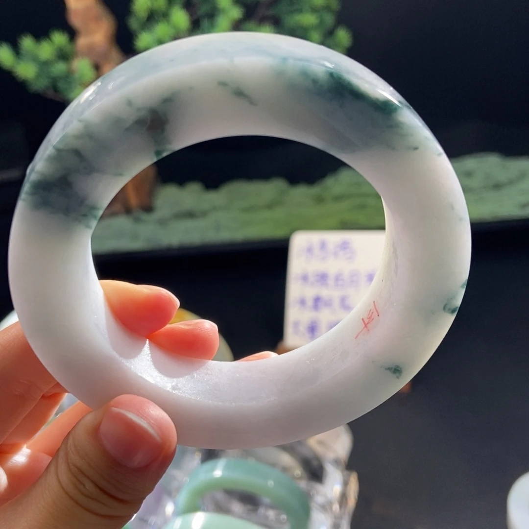 定制翡翠未镶嵌手镯