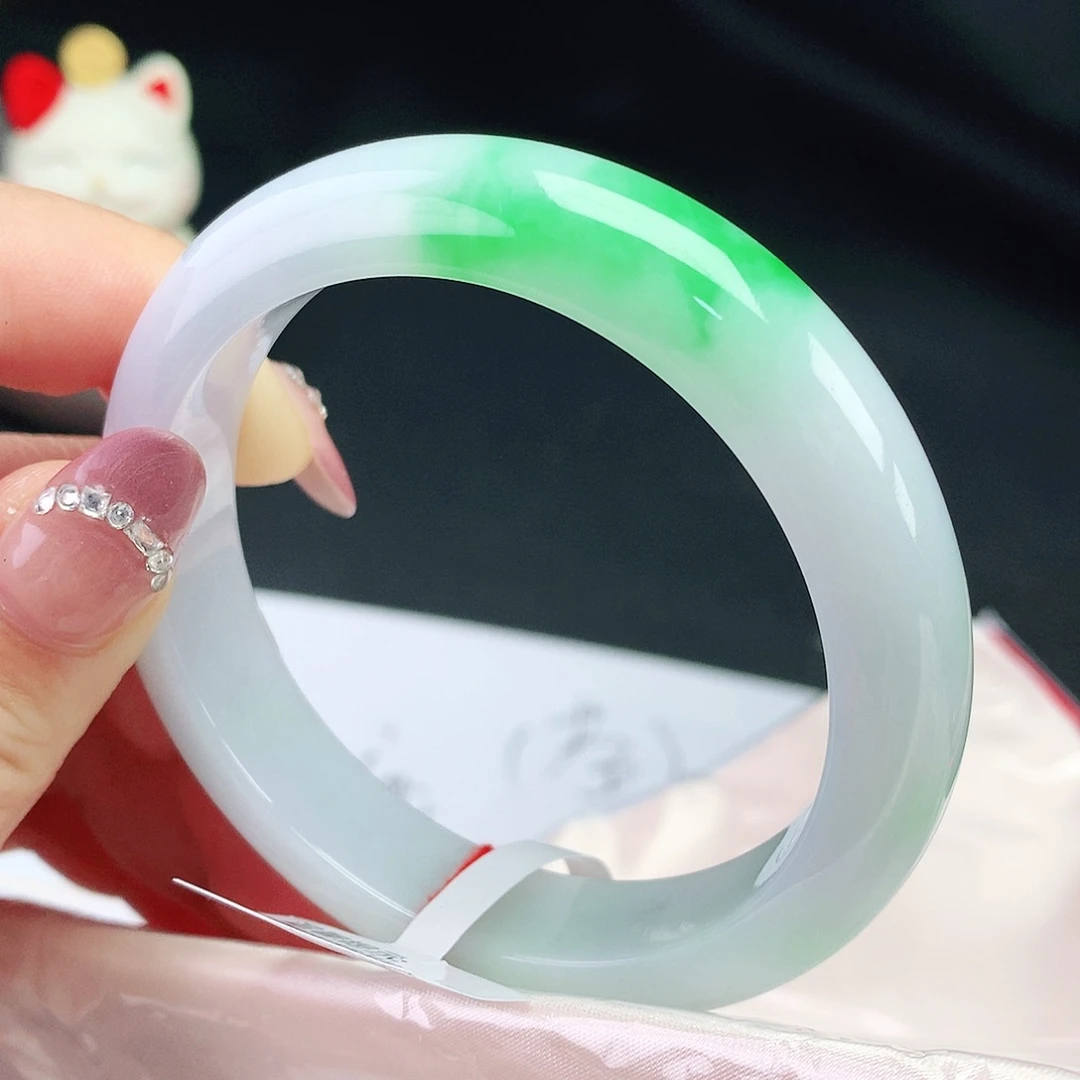 翡翠手镯未镶嵌56圈