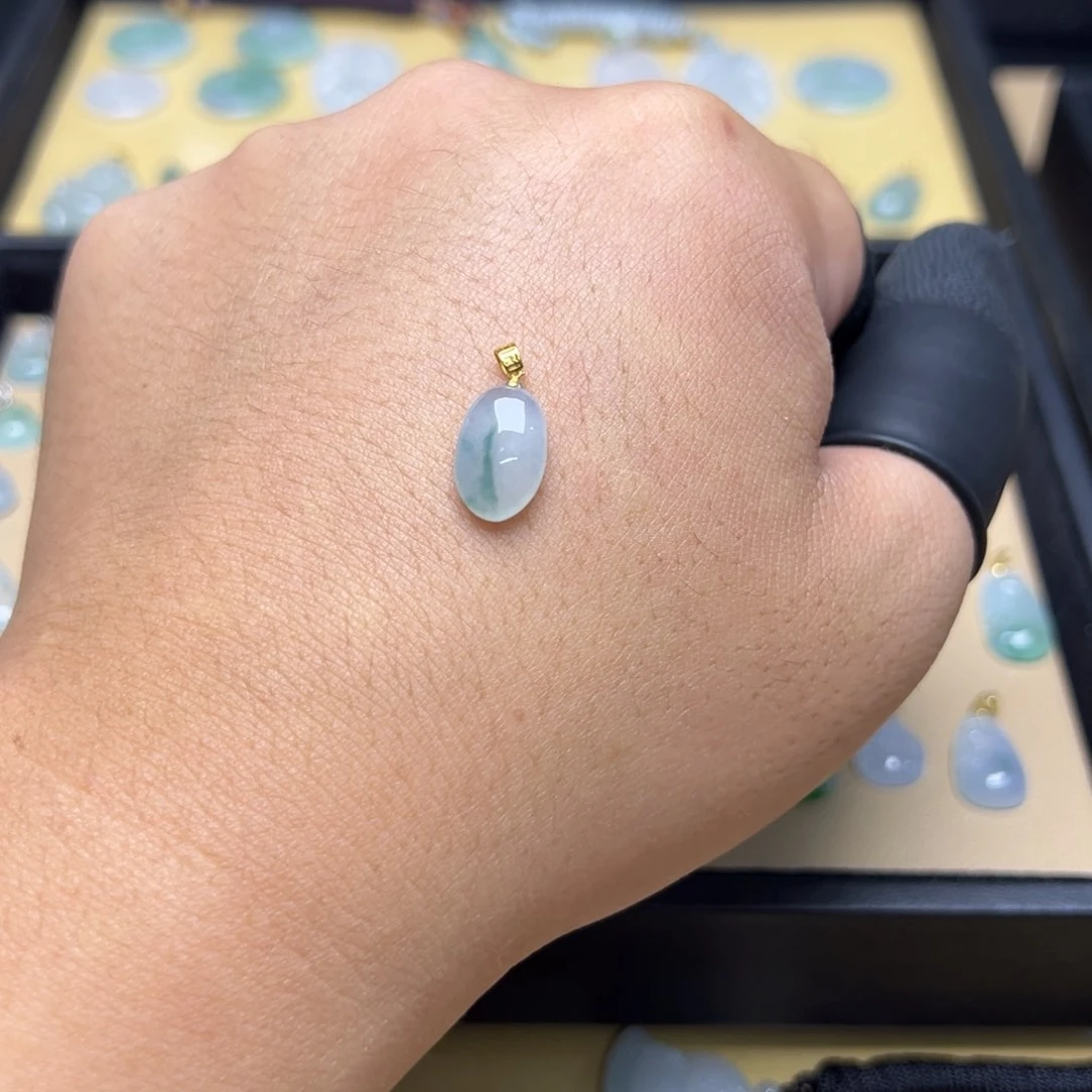 翡翠18K金镶嵌颈饰福瓜