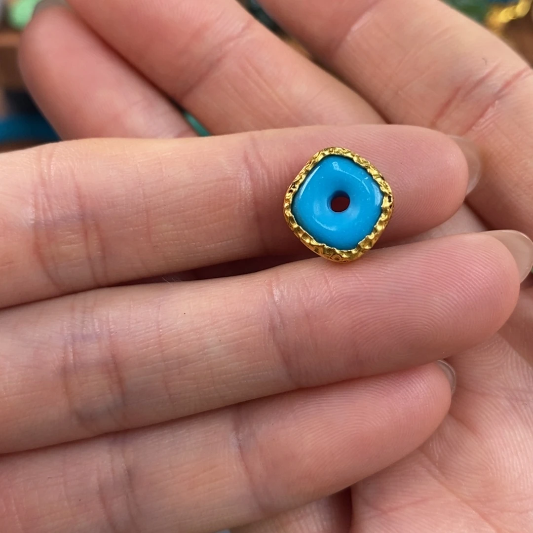 绿松石未镶嵌。发财符