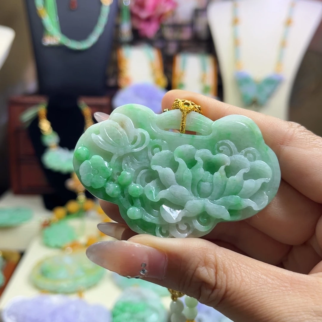 大***爱翡翠未镶嵌毛衣链冰