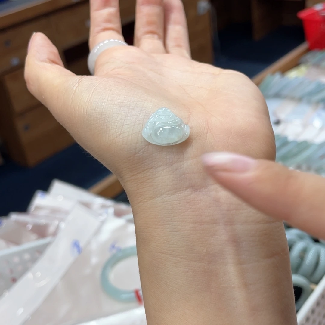 甜****翡翠未镶嵌颈饰买断