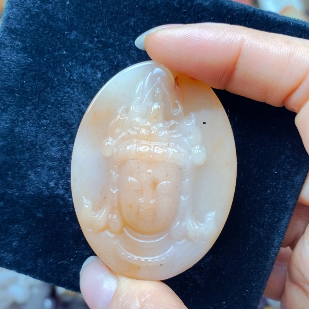 未镶嵌石英质玉（黄龙玉）颈饰