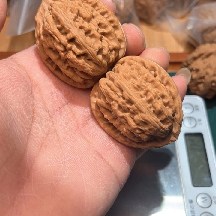 文玩核桃把件S****d文玩核桃手把件红锦鲤