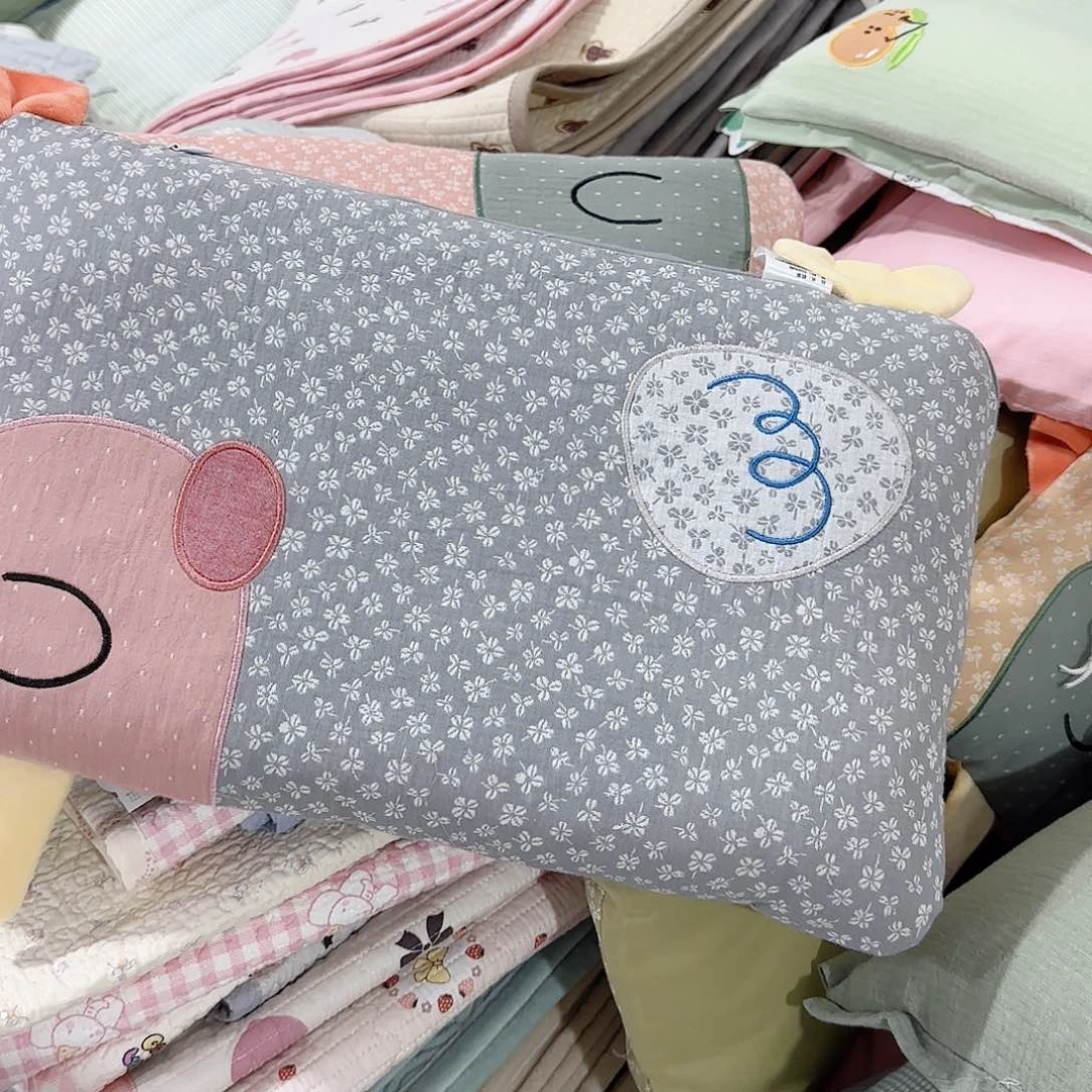 花草灰色碎花枕头3050