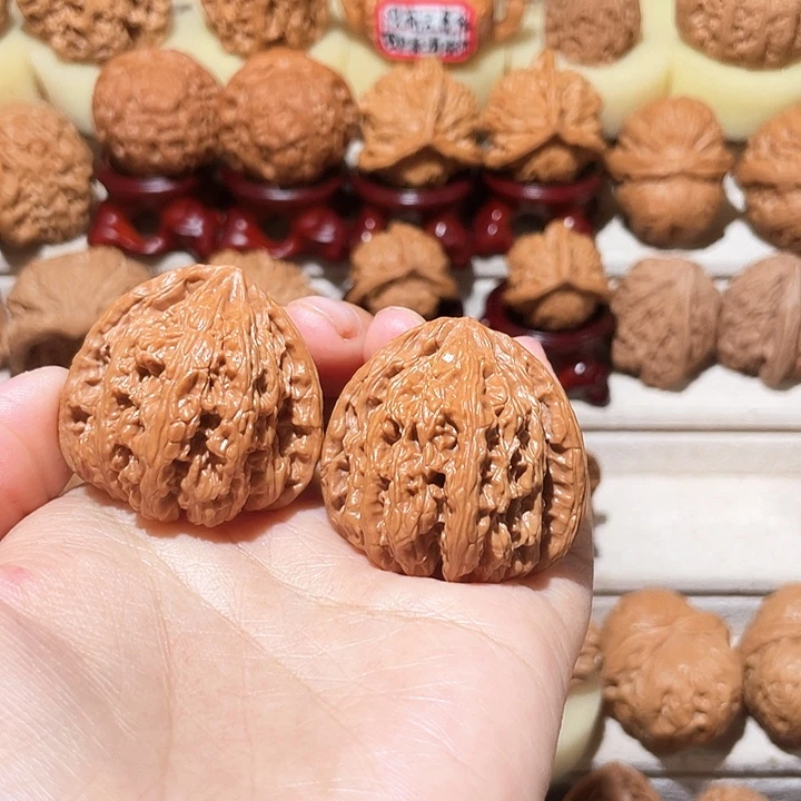 常***粉把件文玩核桃密纹全品38尺
