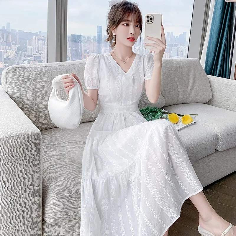 白色连衣裙子2025年夏季新款法式小众超仙白月光气质纯色长裙女