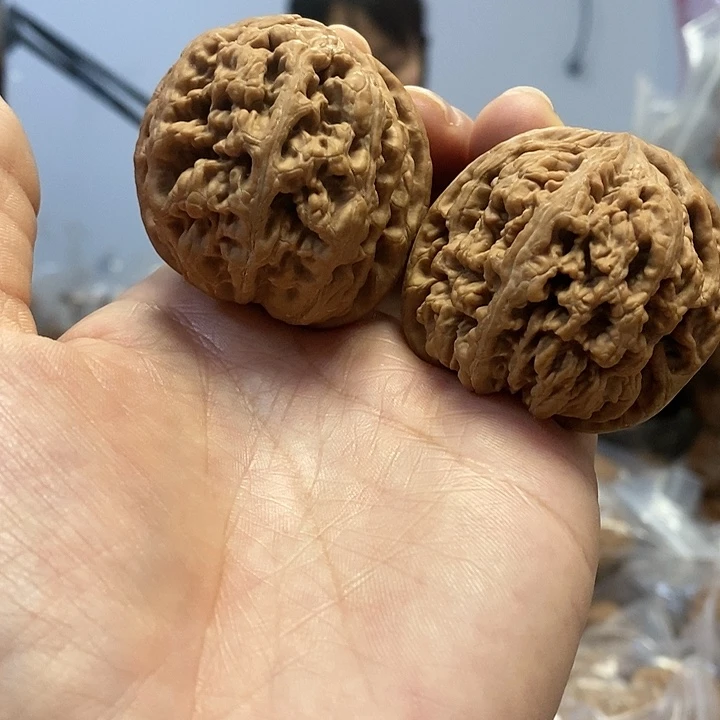 文玩核桃把件44粗筋红皮