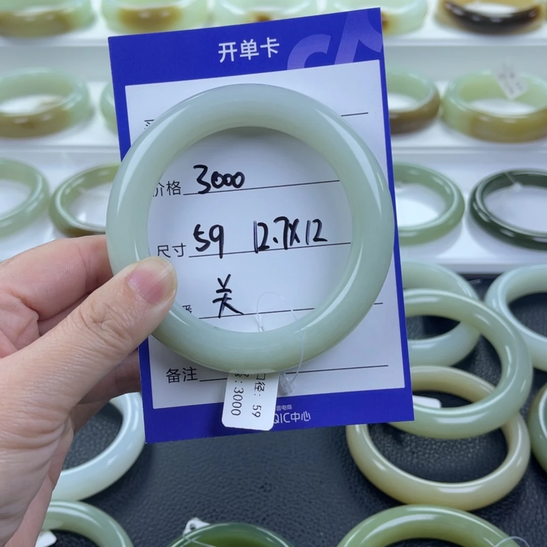 明***我未镶嵌手镯和田玉