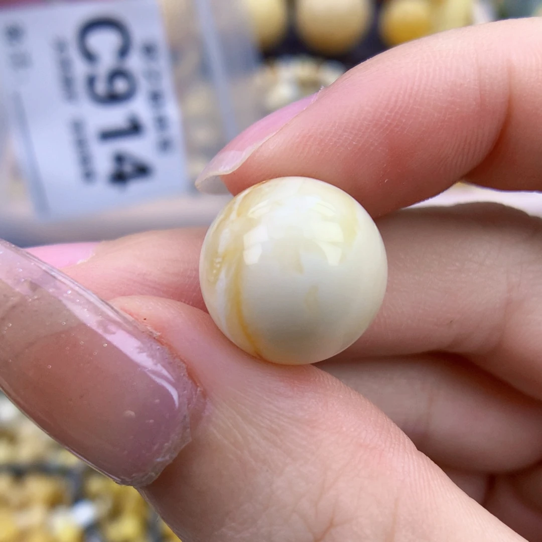 未镶嵌琥珀裸石14