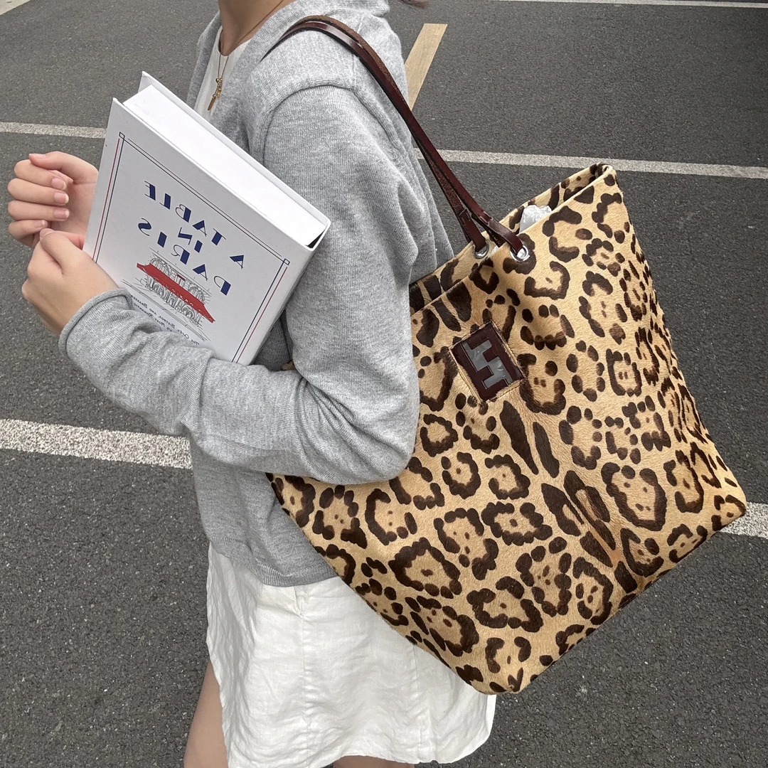 95新 FENDI/芬迪 单肩豹纹托特购物袋