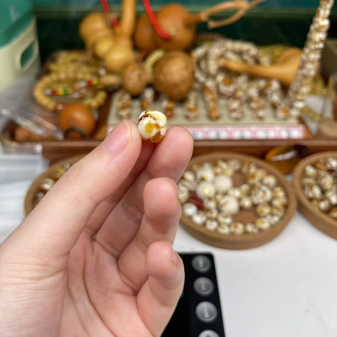 沁色蜜蜡白花老邢一物一图尺寸11mm乘9.8mm搭配手串好看9137号