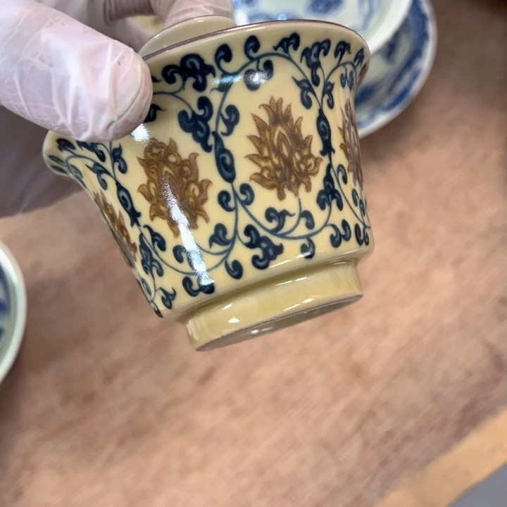 摆件陶釉里金缠枝莲马蹄盖碗全品