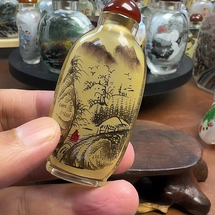 鼻烟壶内画山水图画