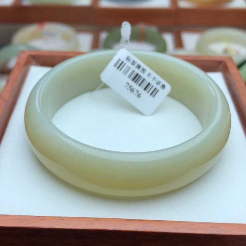 【闪购商品】和田玉手镯未镶嵌5556