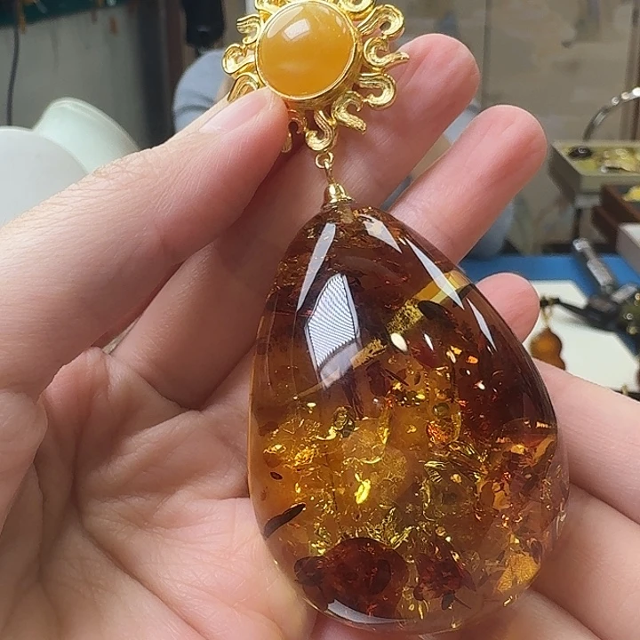 琥珀未镶嵌颈饰吊坠