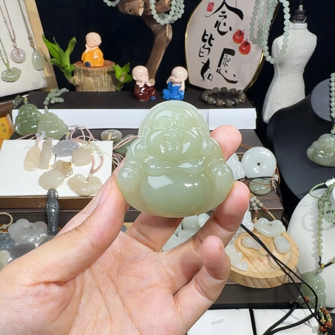 司***藤和田玉未镶嵌颈饰