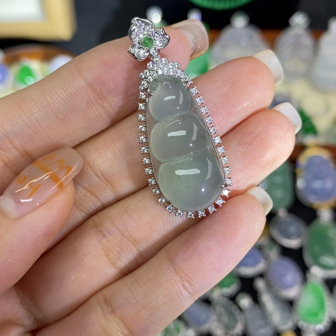 翡翠未镶嵌颈饰A货翡翠