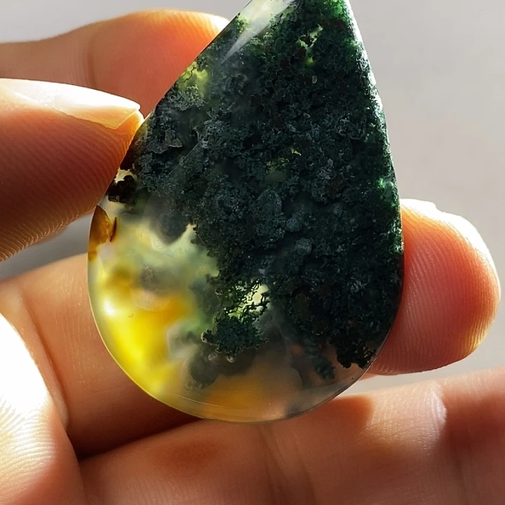 钱***量玛瑙/玉髓未镶嵌颈饰