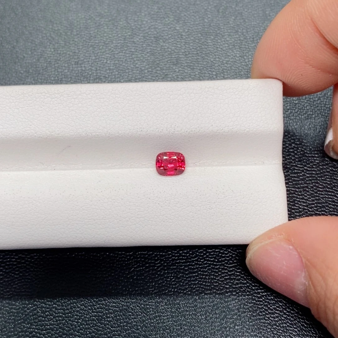 尖晶石裸石未镶嵌0.66绝地