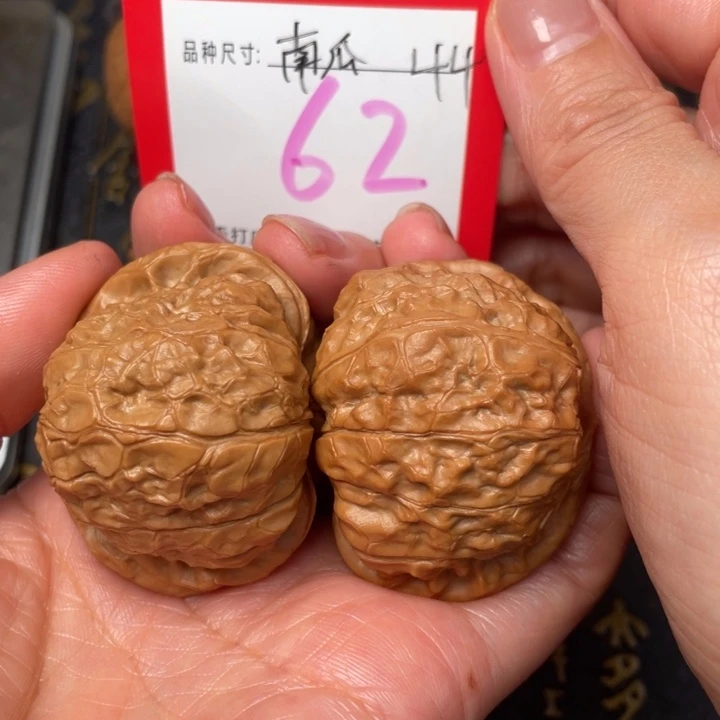 吊坠桃核文玩了吗