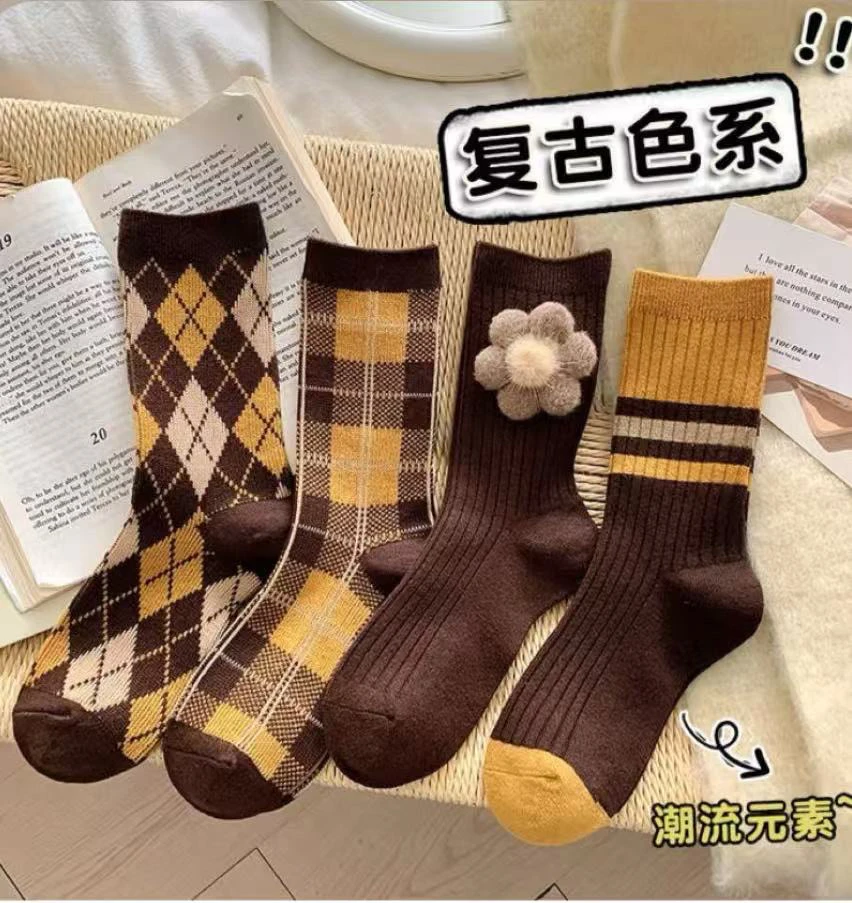 【主播专属】4双装女士时尚保暖百搭秋冬款中高筒棉袜(饰品组合款）