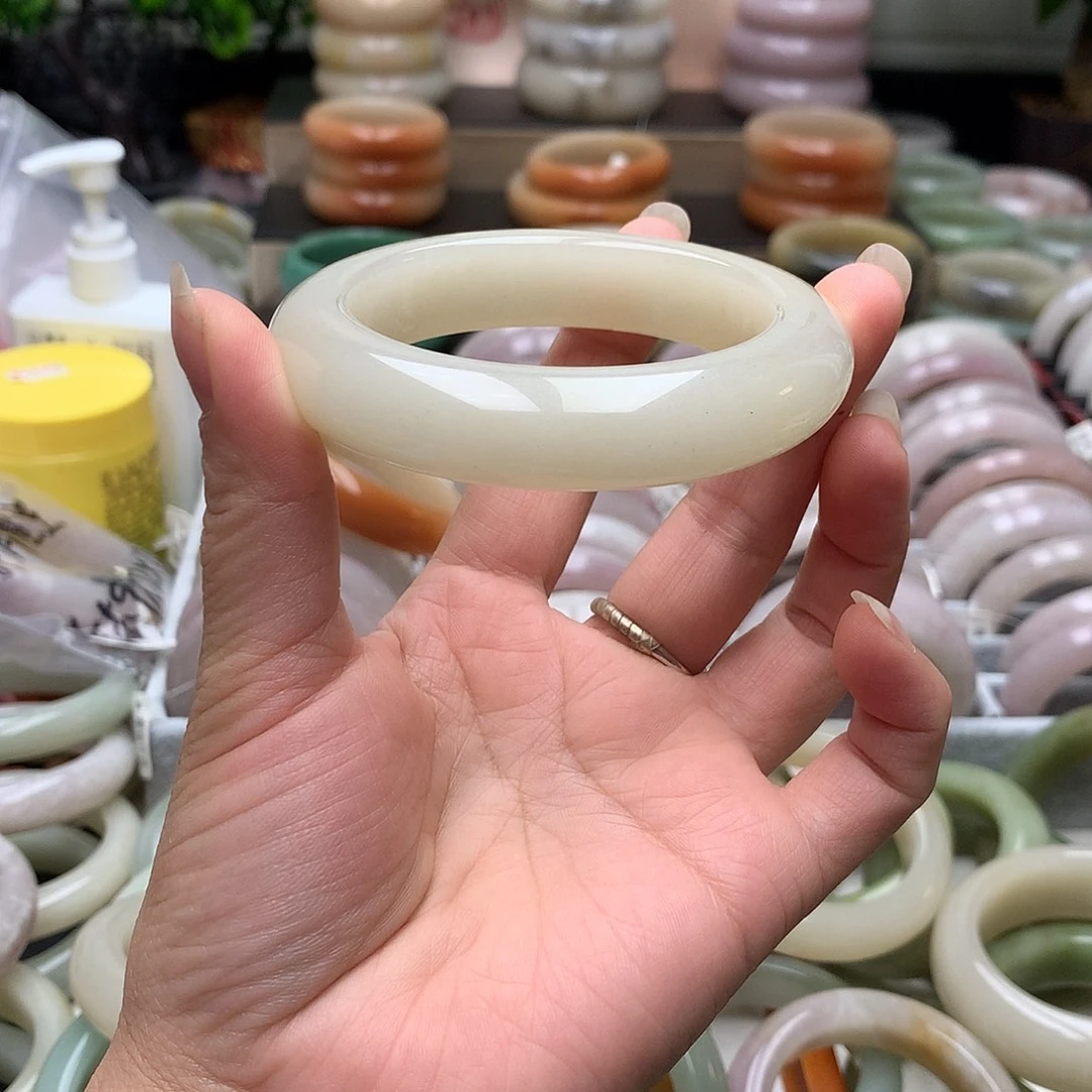 阿***猫石英质玉未镶嵌手镯
