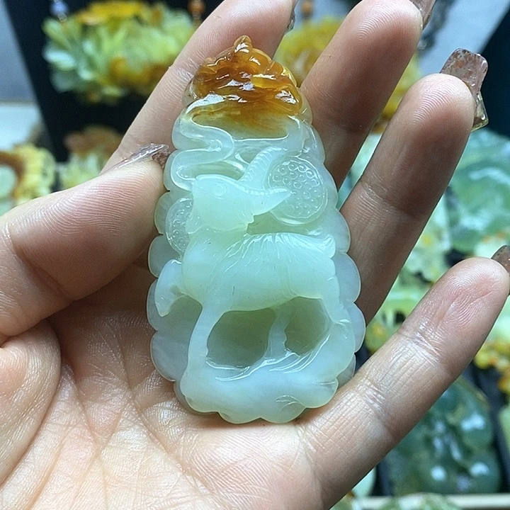 蛇纹石玉挂件未镶嵌