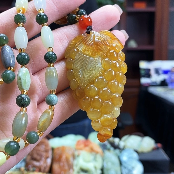 蛇纹石玉吊坠未镶嵌