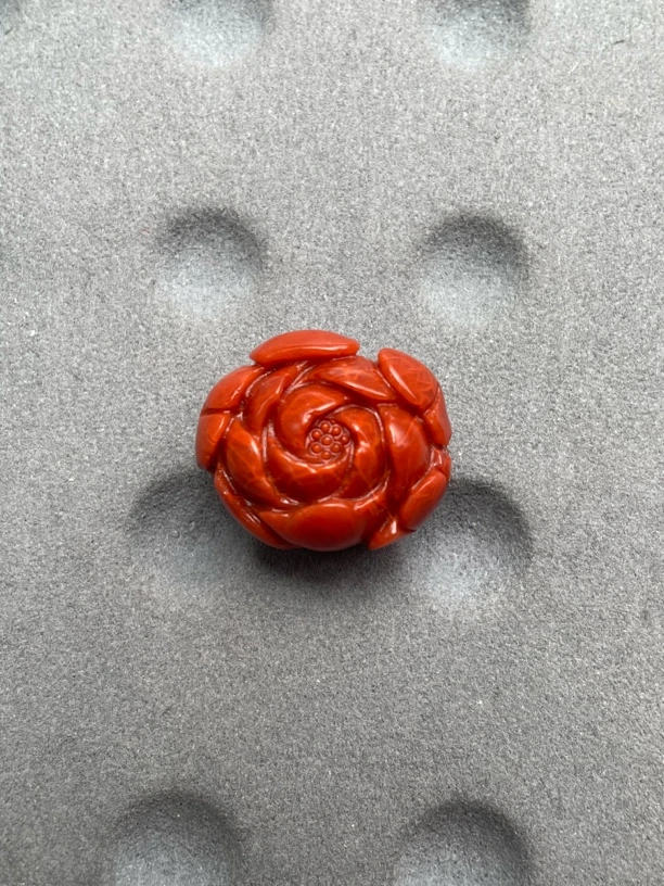 T10南红满肉牛血火焰牡丹花通孔手牌21*19*13